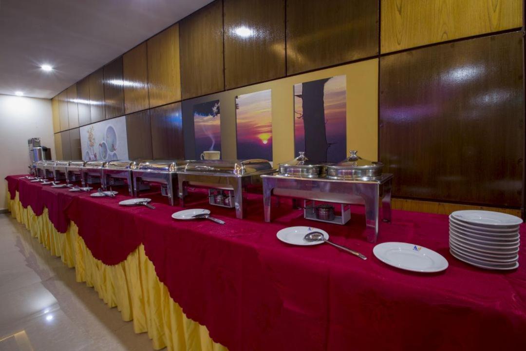 Hotel Mira Garden Sylhet Buitenkant foto