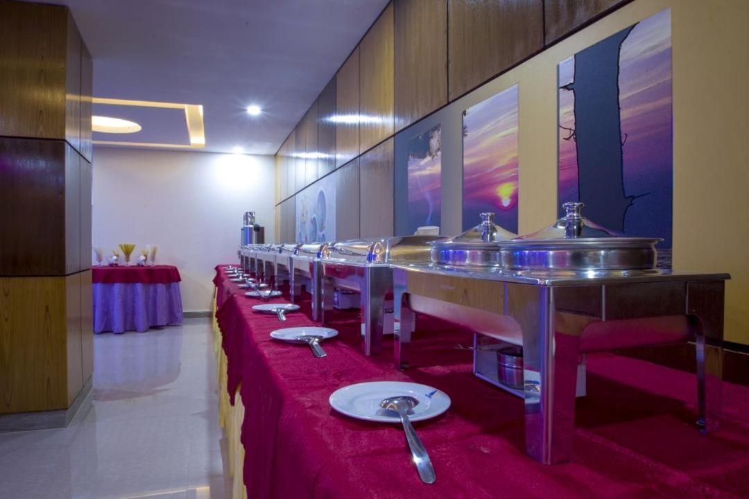 Hotel Mira Garden Sylhet Buitenkant foto
